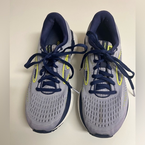 Brooks Shoes - Brooks Women’s Glycerin 19 Sneaker. Size 8. Good Condition.